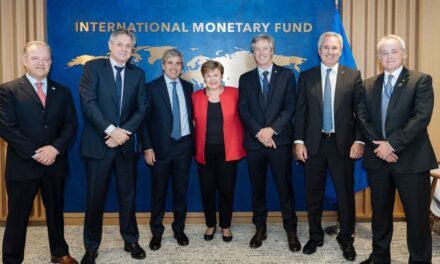 Revelan que la mitad del directorio del FMI dudaba del préstamo a la Argentina pero que existieron motivos políticos