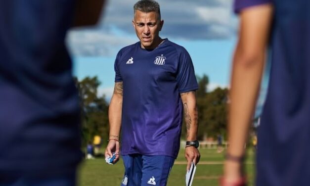 Carlos Casteglione: «Nos estamos adaptando al mundo Talleres»