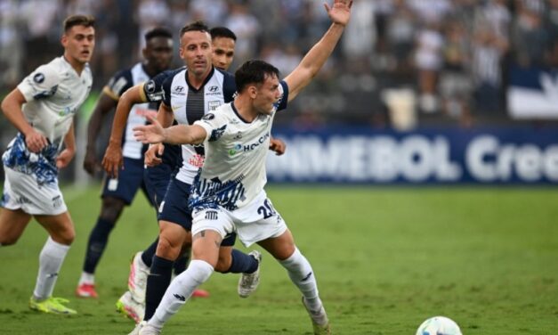 En un partidazo, Talleres perdió 3 a 2 y sigue sin conocer la victoria en la Copa Libertadores 2025
