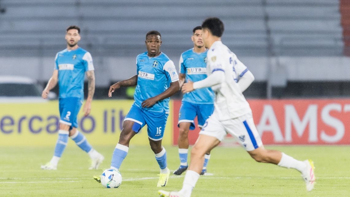 Copa Libertadores 2025: Vélez Sarsfield no pudo y perdió 2 a 1 frente a San Antonio Bulo Bulo