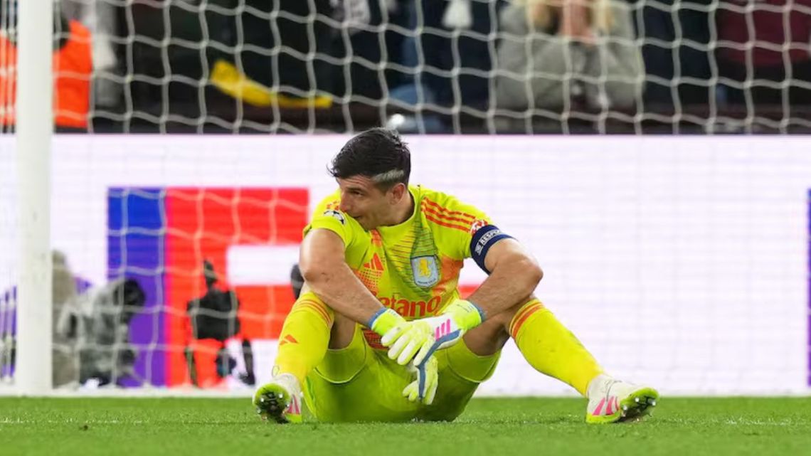 Los medios franceses culparon al Dibu de la eliminación del Aston Villa: «Emiliano Martínez, la decadencia»