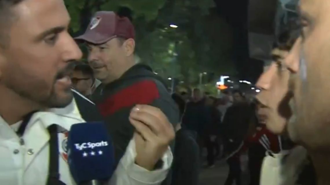 Gallardo genera tensión: dos hinchas cerca de irse a las manos