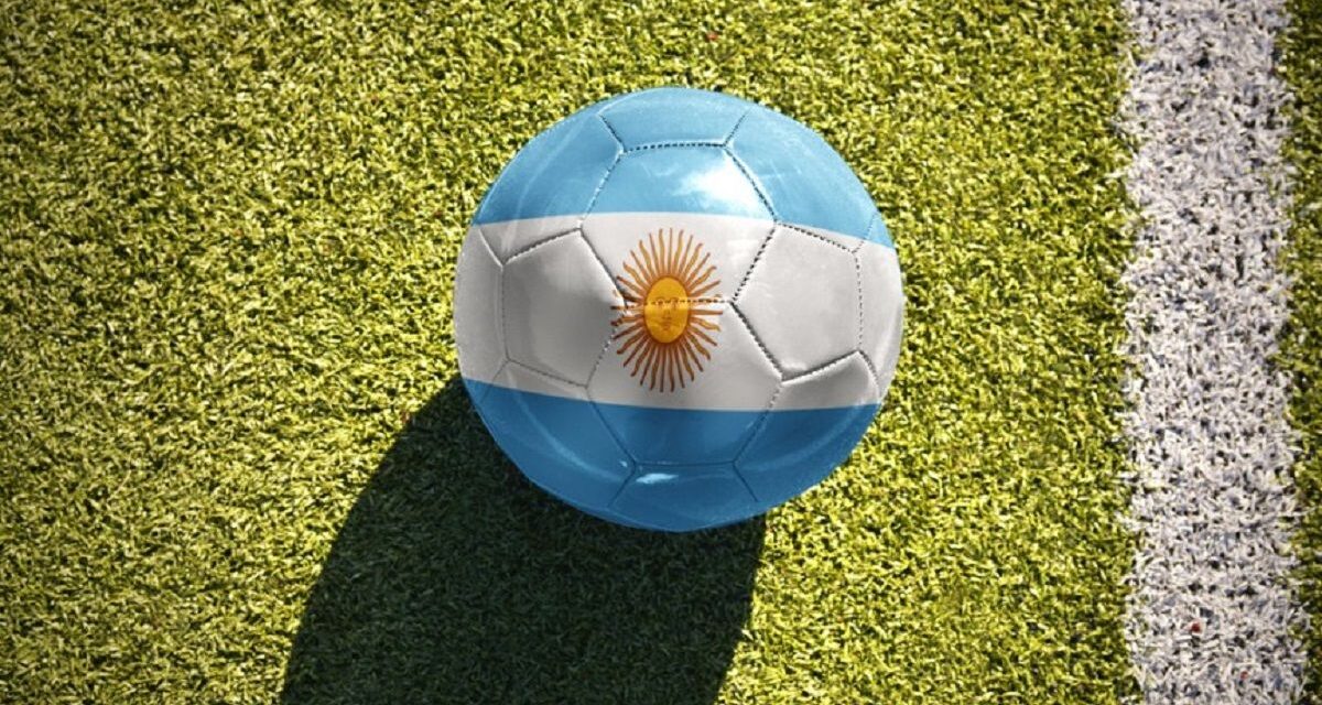 ¿Maradona o Messi? La Inteligencia Artificial determinó cuáles son los 10 mejores futbolistas de la historia argentina