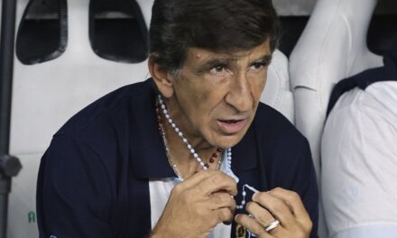 Gustavo Costas: «Hay que ganarla como sea porque Racing la necesita»