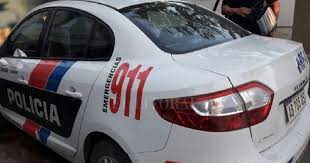 <div class="volanta-custom" style="
                color: #444;
                font-size: 0.8rem;
                font-weight: 600;
                line-height: 1.1;
                margin-bottom: 6px;
                text-transform: uppercase;
                letter-spacing: 0.3px;
                text-align: left;
            ">¿Justicia por mano propia?</div><div class="post-title-custom" style="text-align: left;">Rawson: Un presunto delincuente murió tras ser enfrentado por el dueño de una vivienda</div>