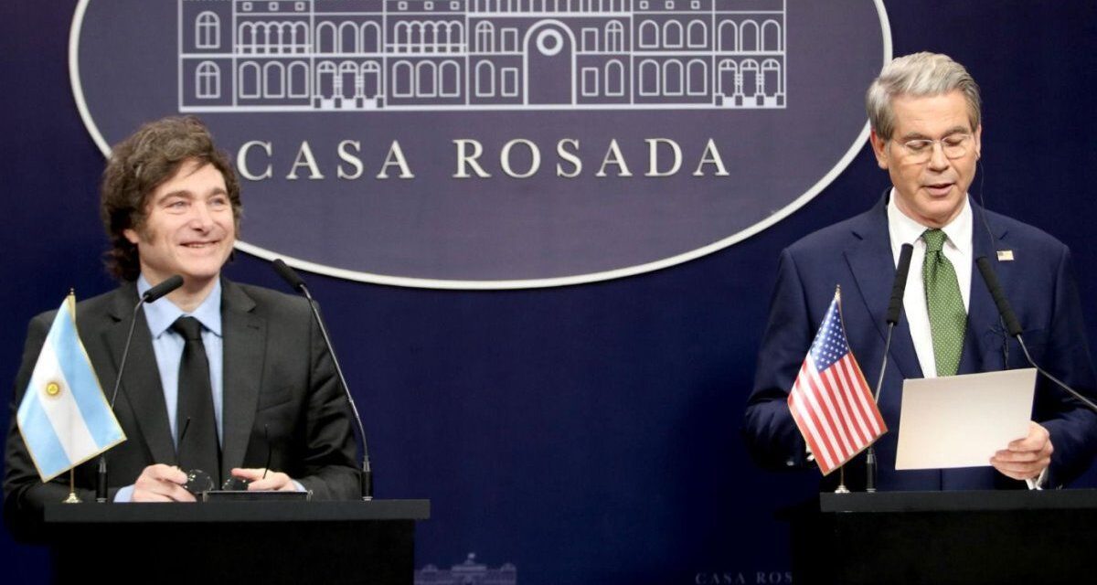 La embajada china cruzó al secretario del Tesoro de EEUU por sus críticas al swap con Argentina