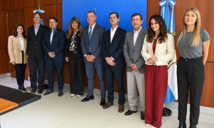 Fabián Martín firmó acuerdo para capacitar a empleados legislativos en gestión pública
