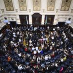 Presentaron la ley Ema, un proyecto para prevenir la violencia digital en las escuelas bonaerenses