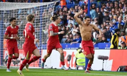 El Liverpool sentenció el descenso de Leicester y quedó a un paso de conseguir el campeonato