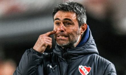 Julio Vaccari sobre el debut en la Copa Sudamericana: «No me preocupa cuando el equipo juega como hoy»