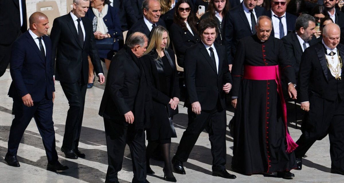 Javier Milei participó en el funeral del papa Francisco en la Plaza de San Pedro