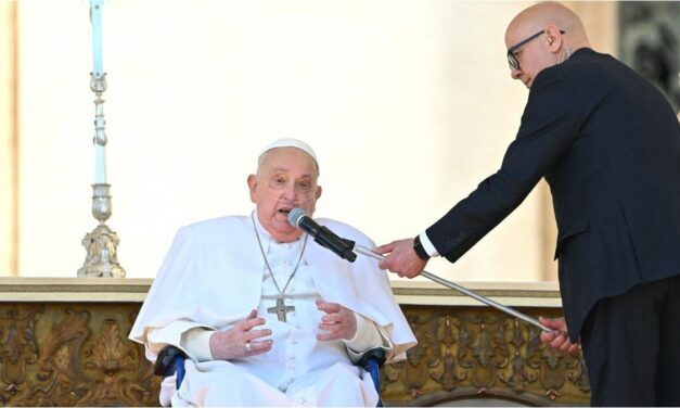 El papa Francisco reapareció en el Domingo de Ramos y pidió rezar por los más necesitados