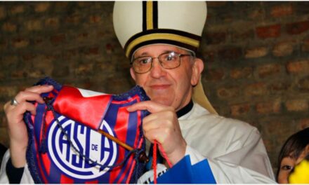 «Juntos por la Eternidad»: San Lorenzo le rendirá homenaje al Papa Francisco con una camiseta especial y tributos emotivos