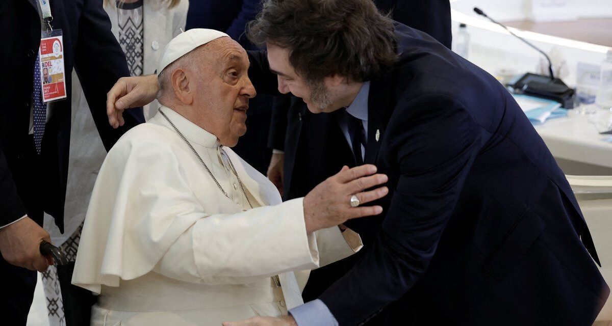 Javier Milei reveló que en su última charla le pidió perdón al papa Francisco