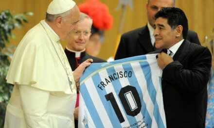 Francisco, Maradona, Messi y la pasión por el fútbol como mensaje social