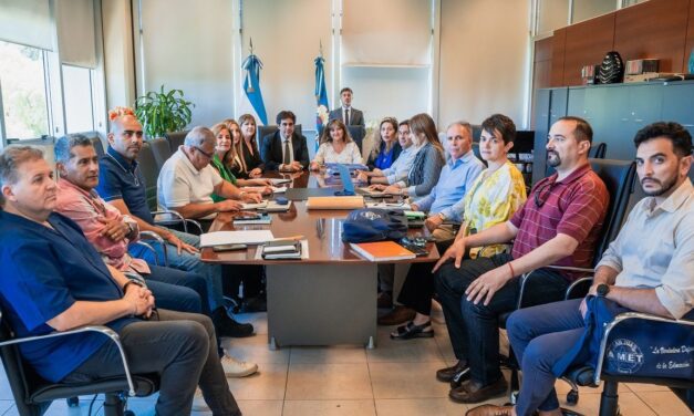 El Gobierno provincial propuso un nuevo aumento salarial y los gremios docentes lo bajarán a las bases