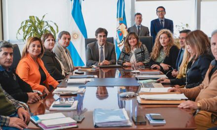 Gobierno y los gremios docentes acordaron una nueva propuesta salarial: aumentos mensuales entre abril y julio