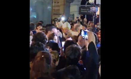 Victoria Villarruel fue abucheada a la salida de la misa por el papa Francisco en Flores