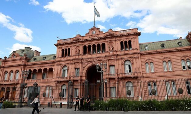 El Gobierno abrió un nuevo plan de retiro voluntario para estatales con compensaciones de hasta 20 sueldos