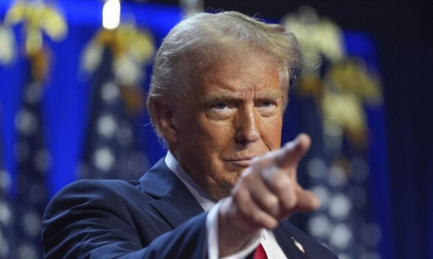 Donald Trump dijo que su nueva ley de recortes impulsará la economía como un cohete espacial