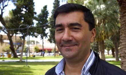 <div class="volanta-custom" style="
                color: #444;
                font-size: 0.8rem;
                font-weight: 600;
                line-height: 1.1;
                margin-bottom: 6px;
                text-transform: uppercase;
                letter-spacing: 0.3px;
                text-align: left;
            ">Mauricio Ibarra</div><div class="post-title-custom" style="text-align: left;">Ficha Limpia: «El peronismo debe dejar de tapar cagadas y encubrir»</div>