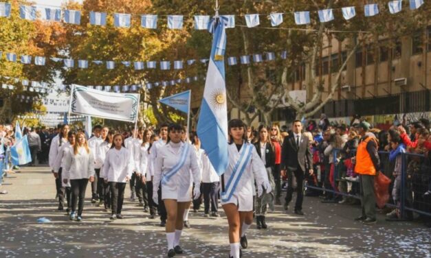 El Gobierno habilita boleto escolar gratuito en la RedTulum para el desfile del 25 de Mayo