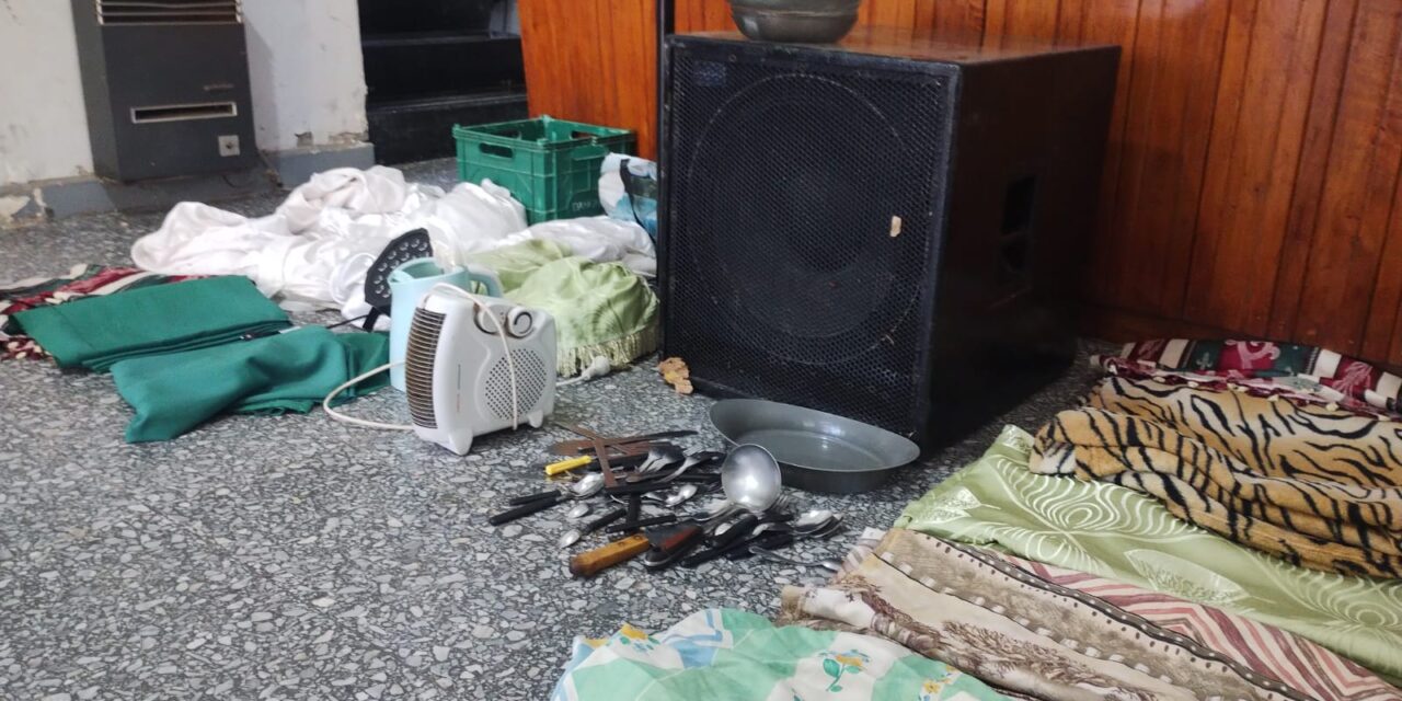 Hallan objetos robados en un baldío de Ullum: Estaban envueltos en colchas