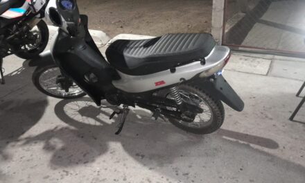 <div class="volanta-custom" style="
                color: #444;
                font-size: 0.8rem;
                font-weight: 600;
                line-height: 1.1;
                margin-bottom: 6px;
                text-transform: uppercase;
                letter-spacing: 0.3px;
                text-align: left;
            ">en un control de rutina</div><div class="post-title-custom" style="text-align: left;">Le pidieron los papeles y solo tenía su dni, se trataba de una moto robada</div>