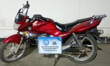 Secuestran motocicleta con patente adulterada vinculada a un hurto calificado