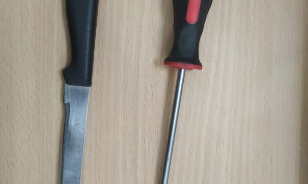 Detienen  a un hombre que amenazó de muerte a su pareja con un cuchillo y un destornillador