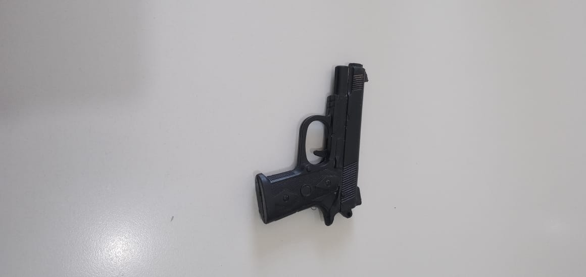 Robo con réplica de arma en Rawson