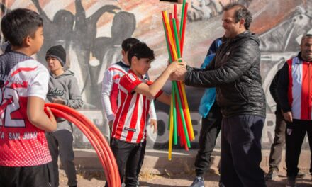 Impulsan el deporte desde las bases con capacitación y entrega de kits en Calingasta