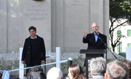 Axel Kicillof y Julio Alak reinauguraron la Plaza Rocha en La Plata
