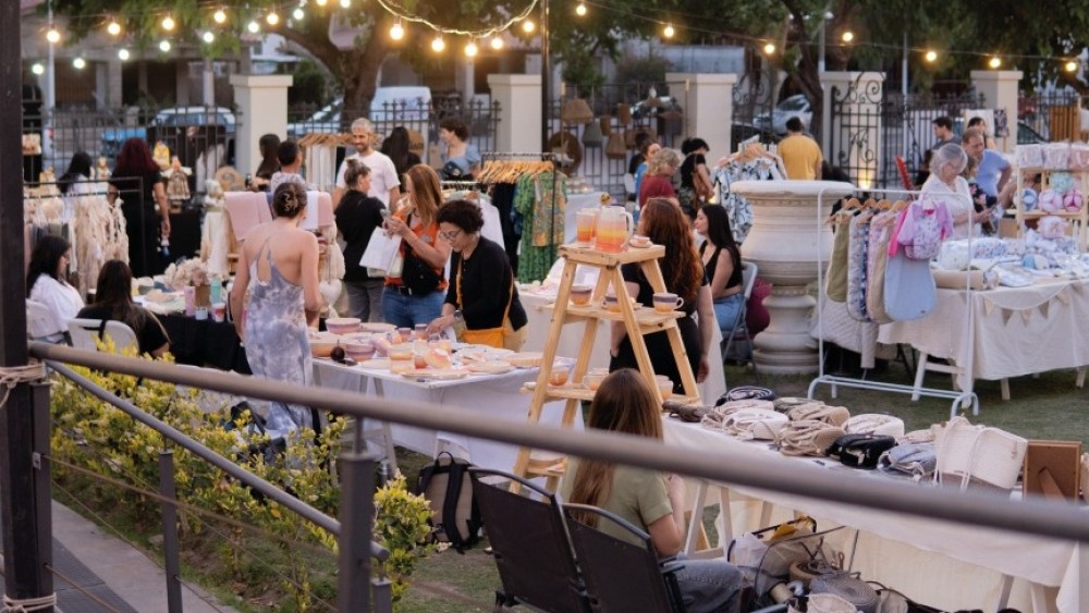 Tarde de Feria en el Chalet Cantoni: Paseo Familiar con Entrada Libre