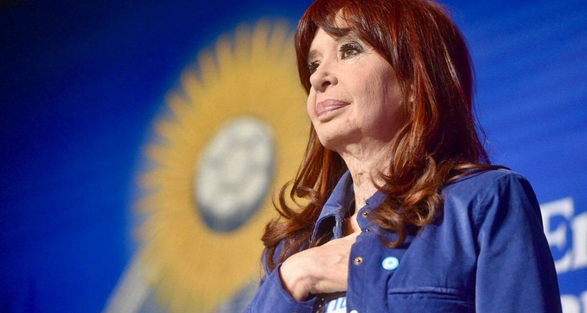 Cristina Kirchner vuelve a aparecer en un acto mientras la Corte Suprema resuelve el fallo de la Causa Vialidad