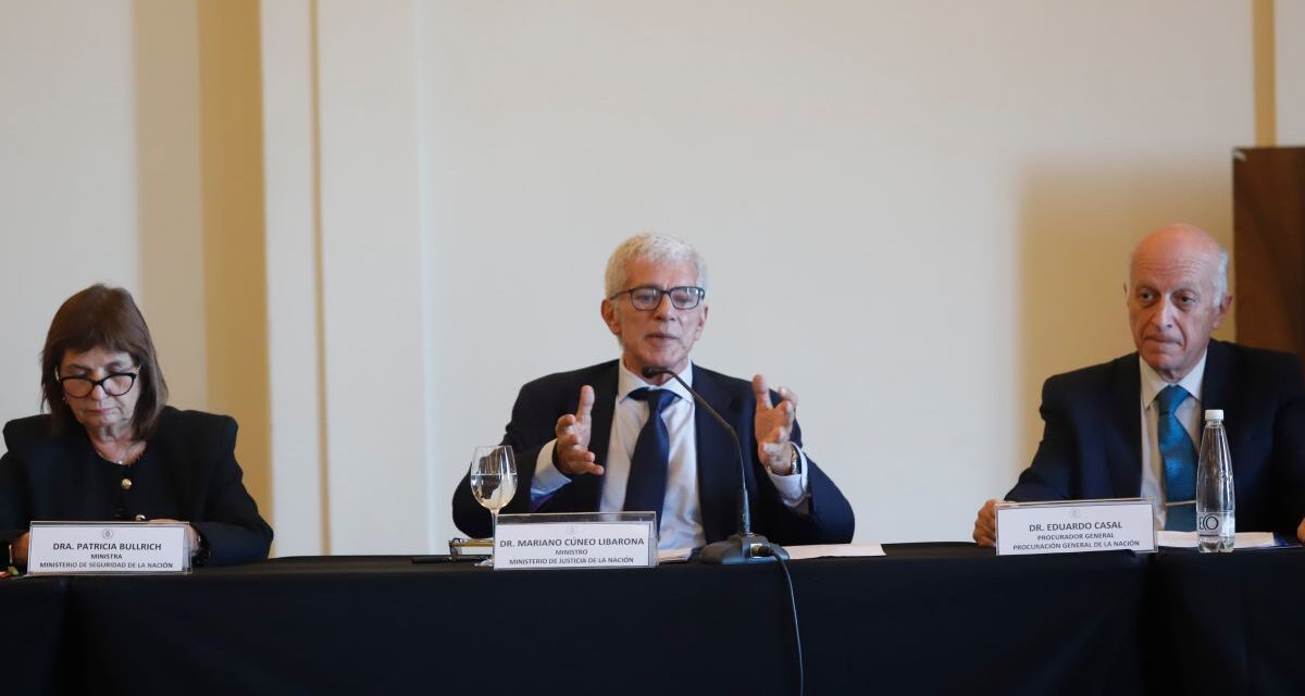 El Gobierno alista una oferta de recursos para aplacar la ira de los fiscales federales