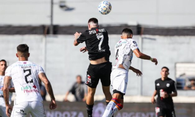 Show en Caseros: Riestra lo igualó y derrotó en penales a Deportivo Armenio