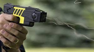 San Juan pone en funcionamiento las nuevas pistolas Taser para uso en la vía pública