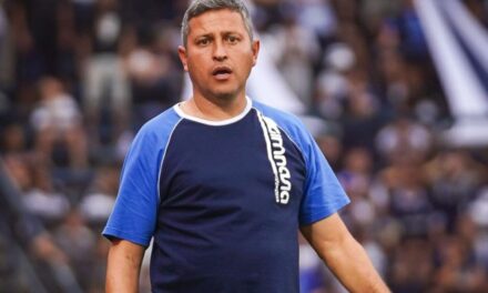 Diego Flores dejó de ser el técnico de Gimnasia de La Plata