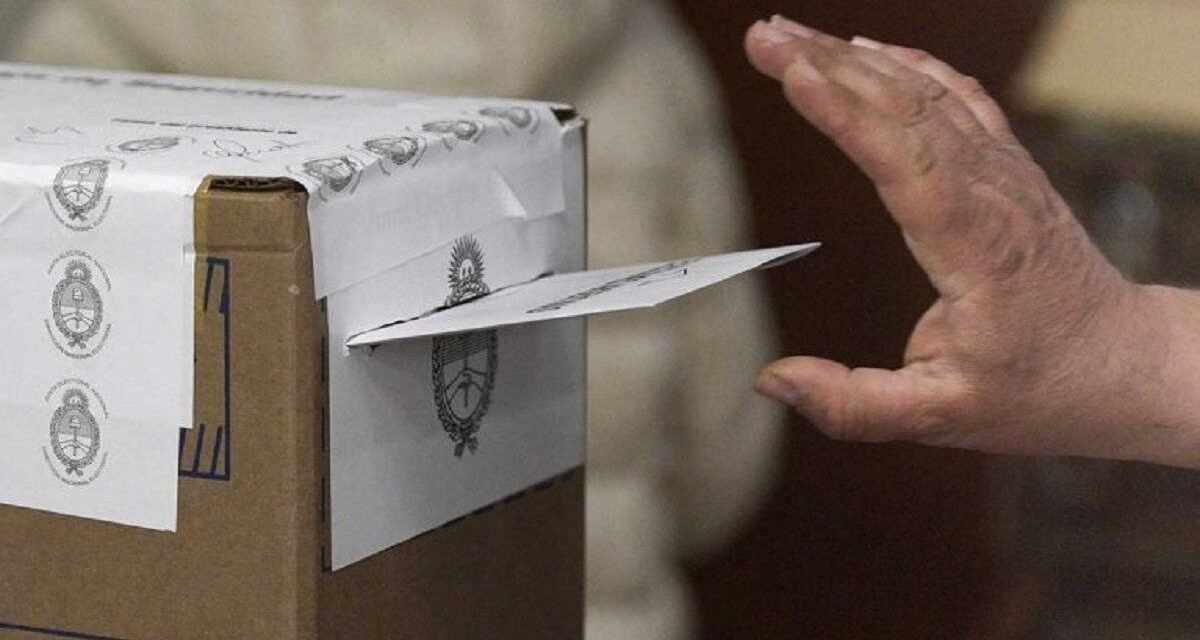 Se abrieron los comicios en Corrientes y llegan los primeros votantes a las escuelas