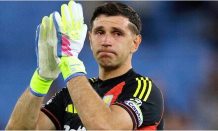 ¿Último partido con el Aston Villa?: el «Dibu» Martínez se retiró entre lágrimas y desató la incertidumbre