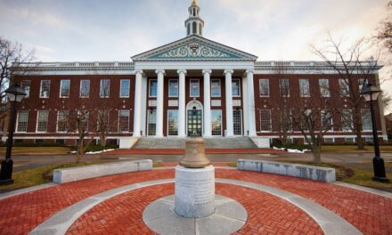Donald Trump volvió a atacar a la Universidad de Harvard y anunció el retiro de su exención impositiva