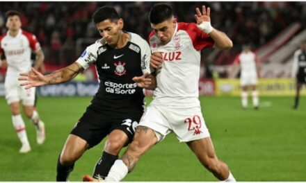 El «Globo» sigue volando alto: Huracán derrotó a Corinthians y se consolidó como líder en la Sudamericana