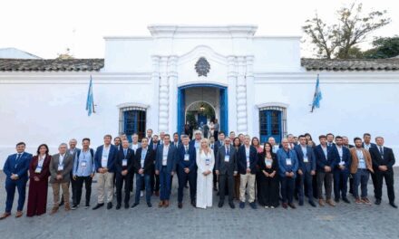 Intendentes reclaman un rediseño tributario debido a política fiscal asfixiante