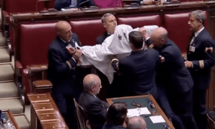 Protesta insólita contra el gobierno de Giorgia Meloni