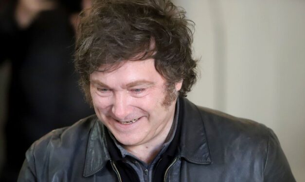 El fiscal pidió las líneas telefónicas de Javier Milei y otros acusados, y una Corte de Nueva York ordenó congelar u$s110 millones