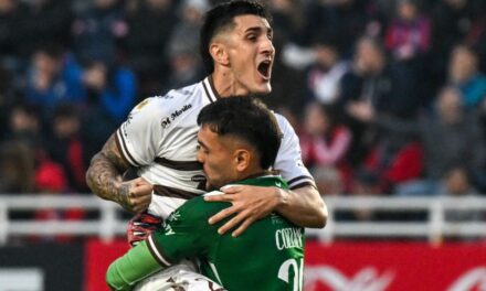 El que gana es el que festeja: la inesperada cargada de Platense a San Lorenzo