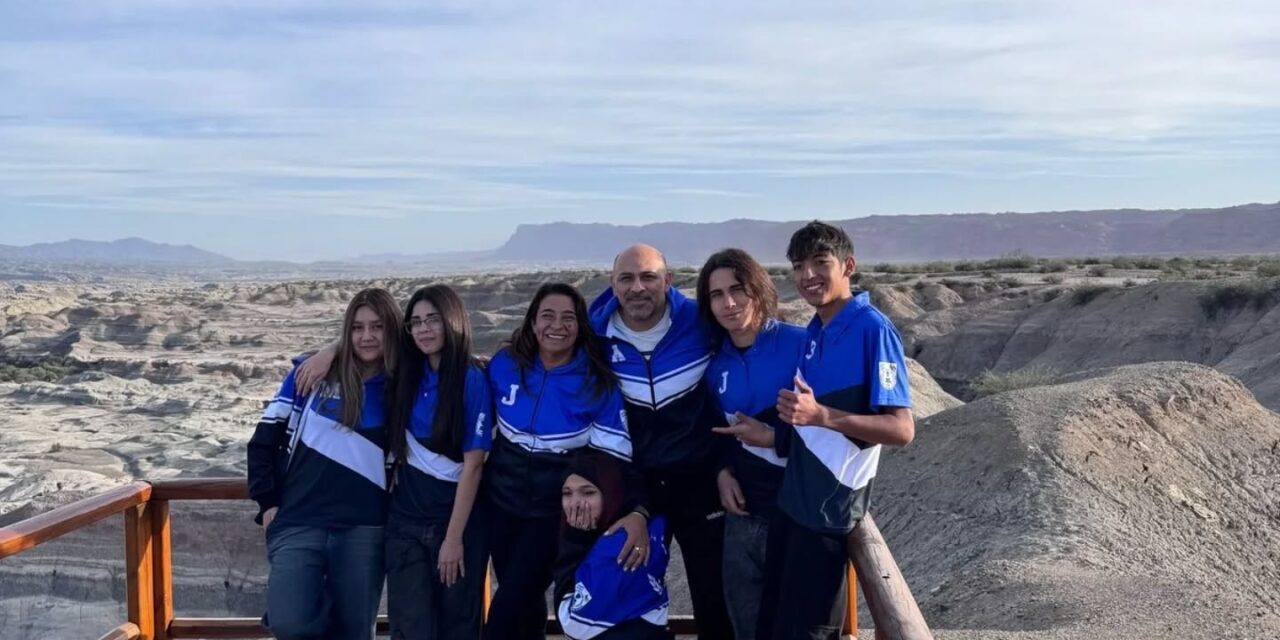 Estudiantes del Último Año Celebran el Cierre de Etapa con una Visita Especial