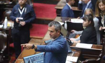 Mariano Cúneo Libarona y Luis Caputo, escurridizos, tienen en vilo a Diputados y corre riesgo la interpelación