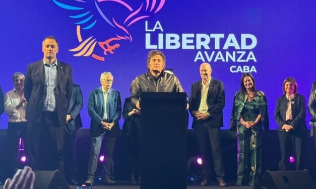 Manuel Adorni y Javier Milei cerraron la campaña de La Libertad Avanza en CABA con fuertes críticas al PRO y al kirchnerismo